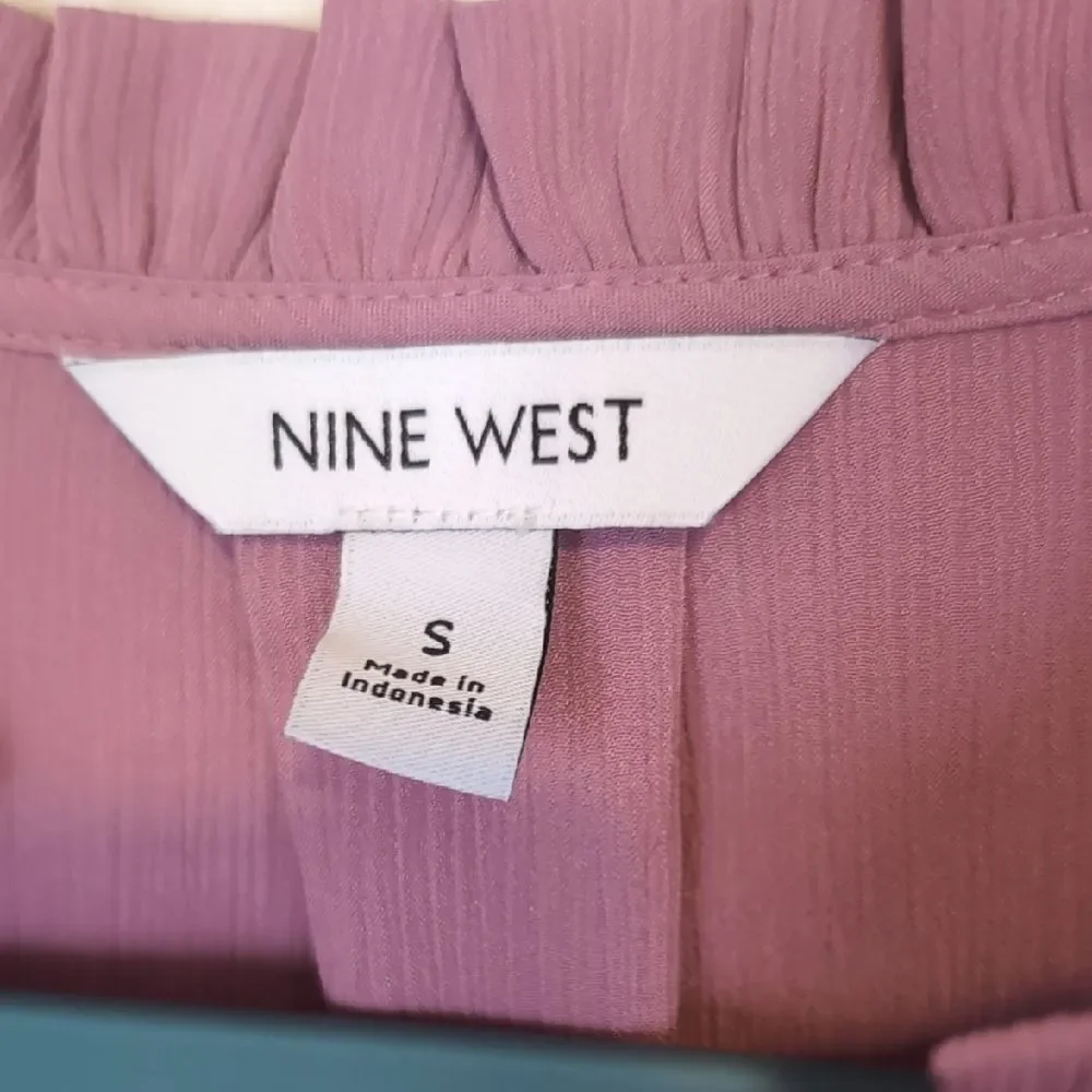 NWT Nine West Dusty Purple Flutter Sleeve Blouse - Picture 2 of 13